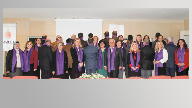 İş Dünyasında Kadın panelinde "Cinsiyet ayrımı için kadınların yüzüne bakacak yüzümüz yok" mesajı